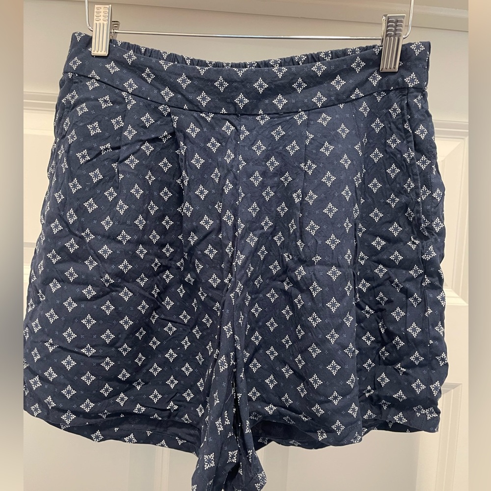 H&M Women’s navy shorts size 6